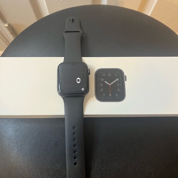 Apple Other - Apple Watch SE